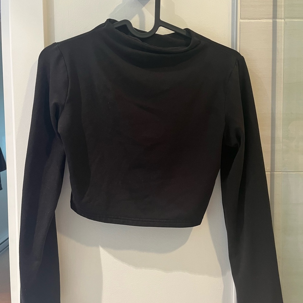 Elegant Black Long Sleeve Crop Top